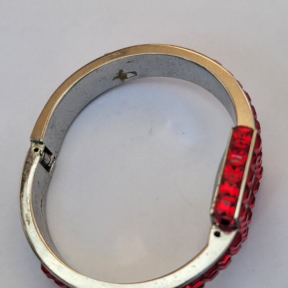 Vintage Watches Ladies Red Crystal Bangle Quartz Watch with Silver Dial - Picture 7 of 10